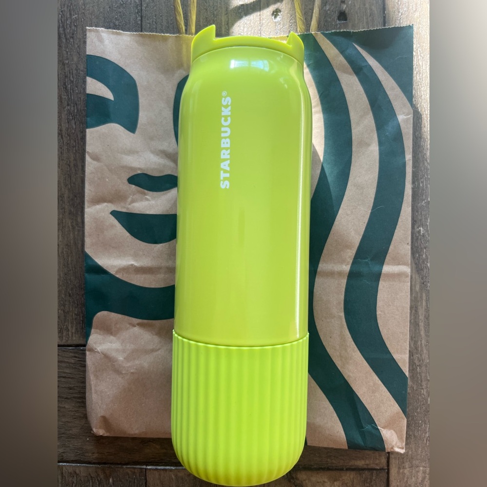 Starbucks Summer 2025 Vibrant
Yellow Lime Pleated SS Bottle Tumbler NWT
